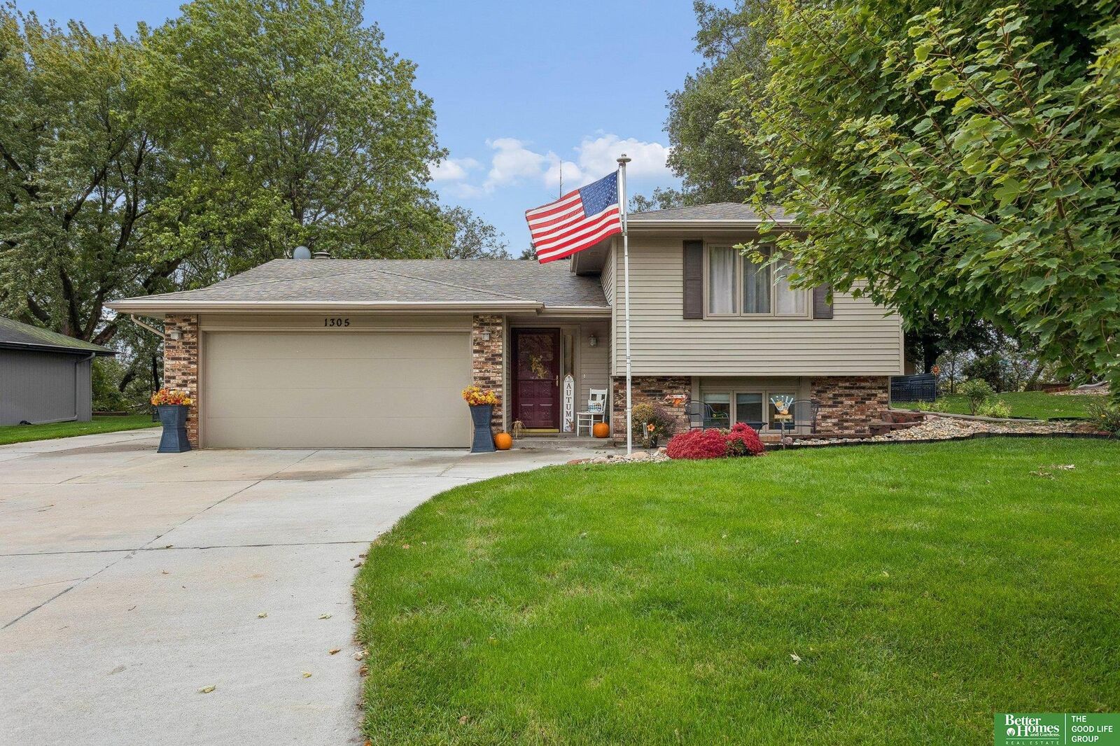Property Photo:  1305 Elkhorn Drive  NE 68002 