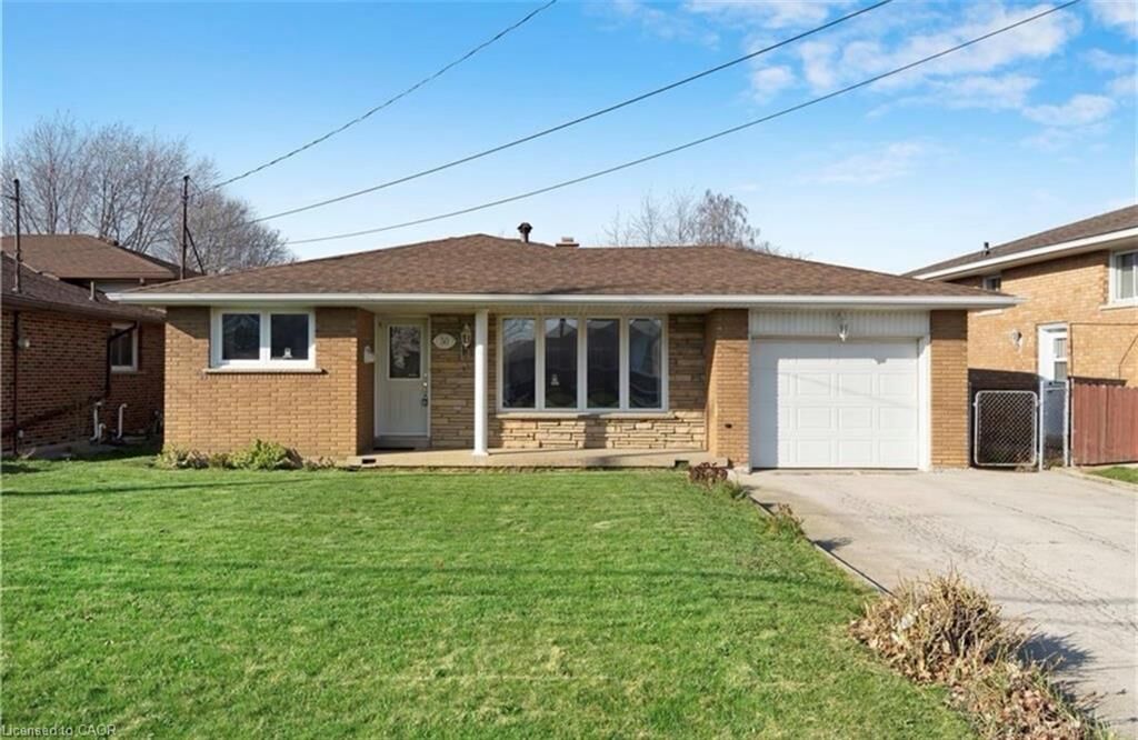 Property Photo:  50 Limeridge Road W Upper  ON L9C 2V1 
