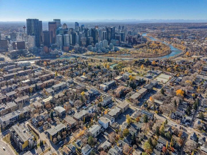 Property Photo:  342 6 Avenue NE  AB T2E 0L9 