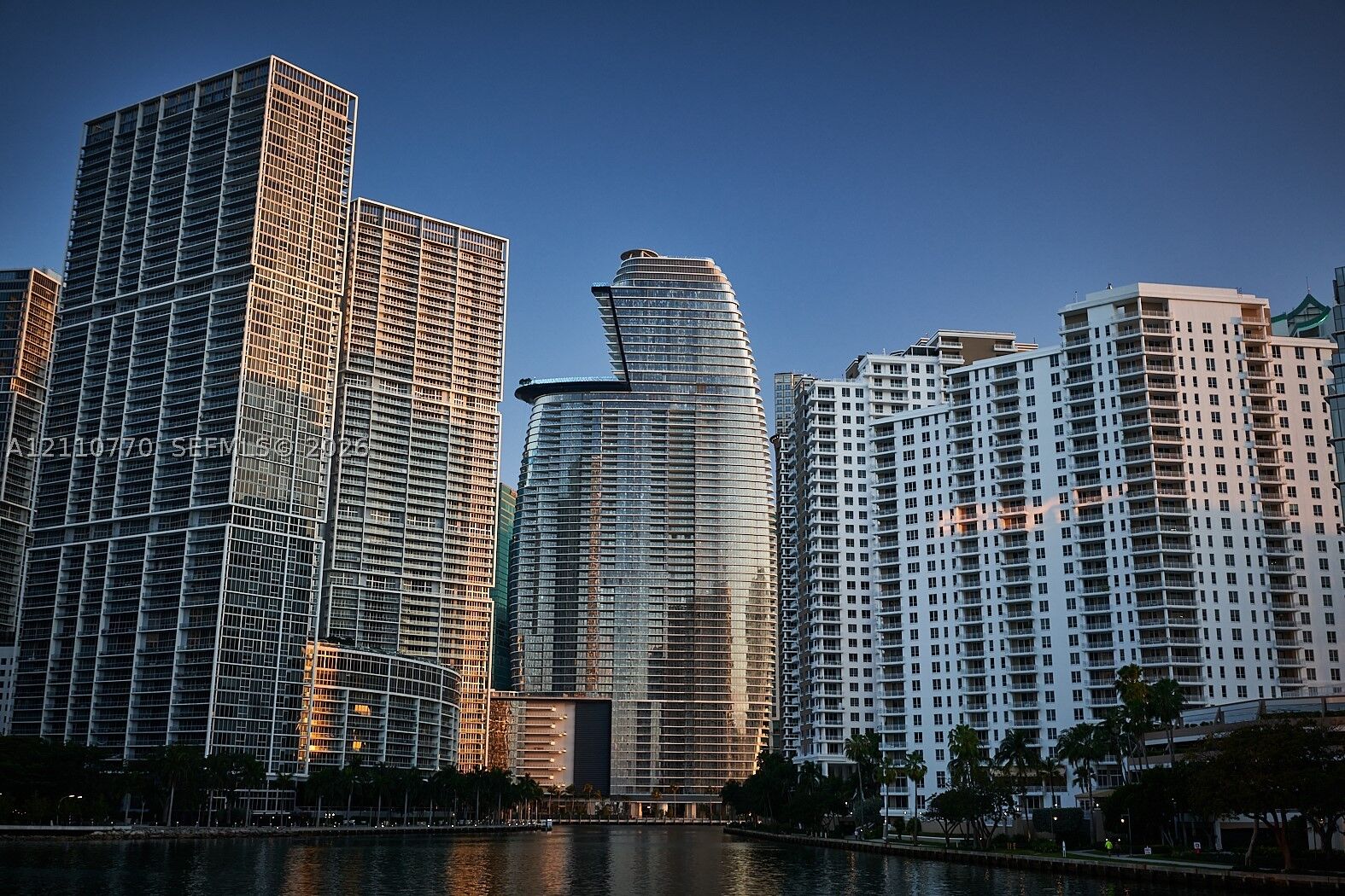 Property Photo: 300 Biscayne Boulevard Way 1705W FL 33131