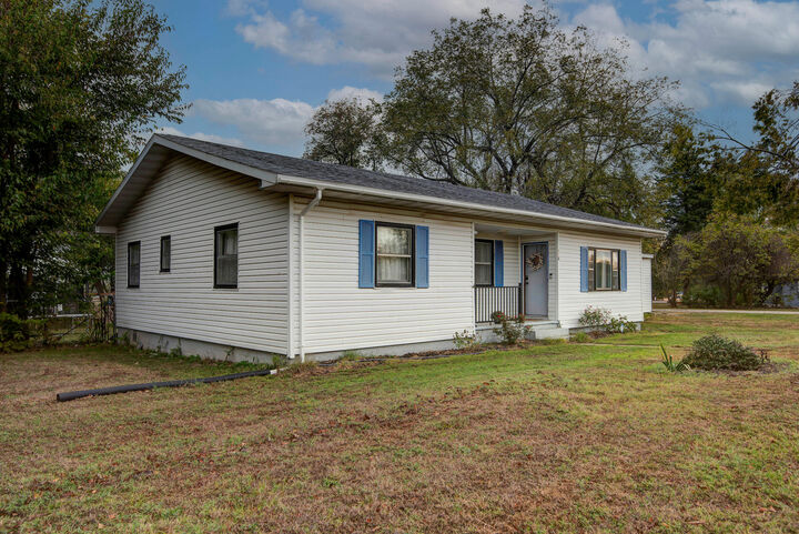 Property Photo:  718 W Woodbine Road  MO 65604 