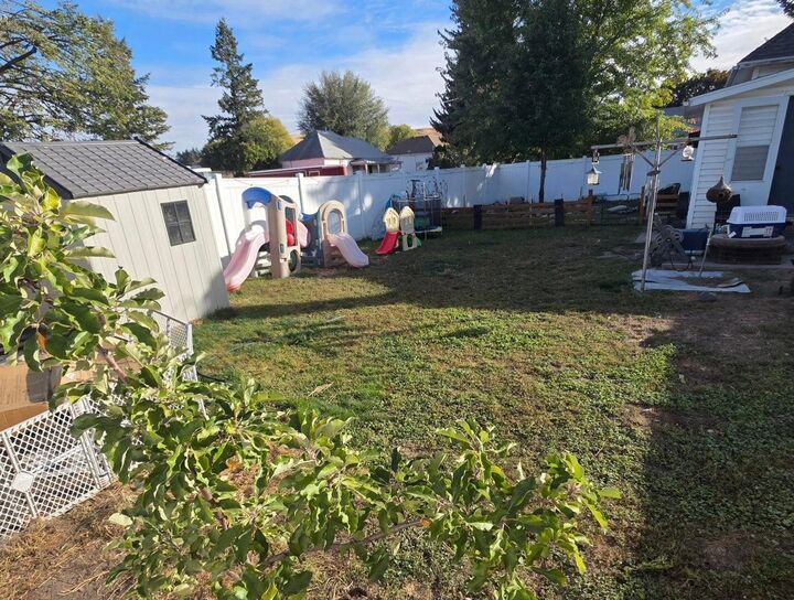 Property Photo: 117 E State St WA 99171