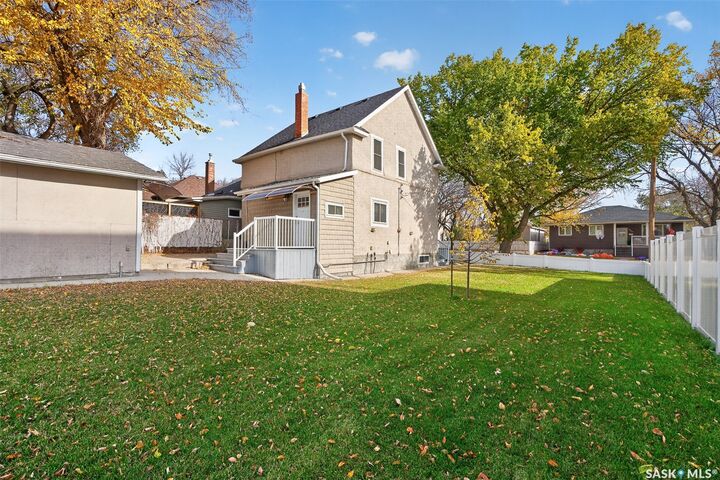 Property Photo:  1066 Willow Avenue  SK S6H 1G7 