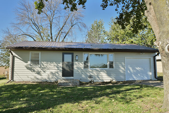 Property Photo: 1306 Maple Street IA 51652
