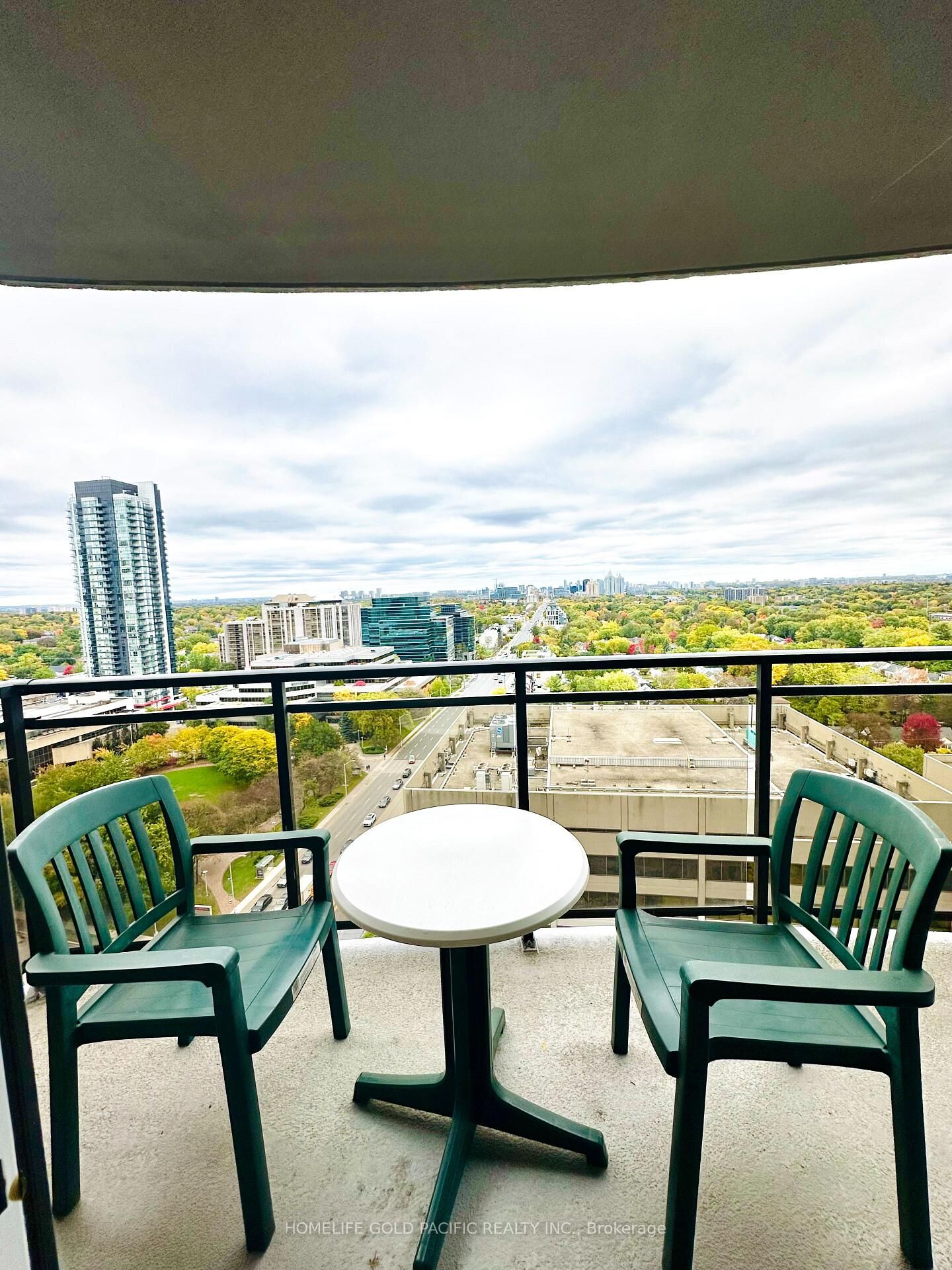 Property Photo:  33 Sheppard Avenue E 2111  ON M2N 7K1 