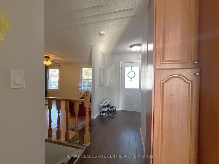 Property Photo:  42 Southwood Court  ON N2E 2H9 