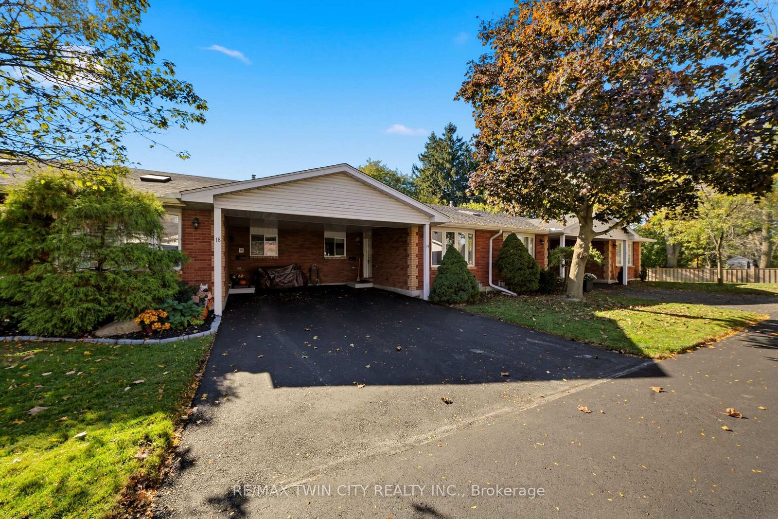Property Photo:  1030 Colborne Street E  ON N3S 3T6 