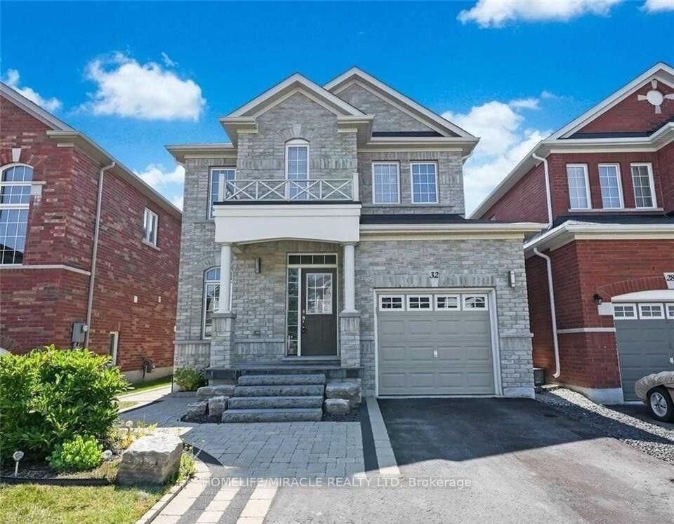Property Photo:  32 McDonald Crescent  ON L1B 0E2 