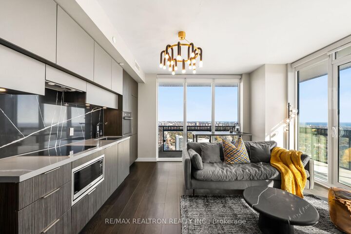 Property Photo:  8 Eglinton Avenue E 4711  ON M4P 1A6 
