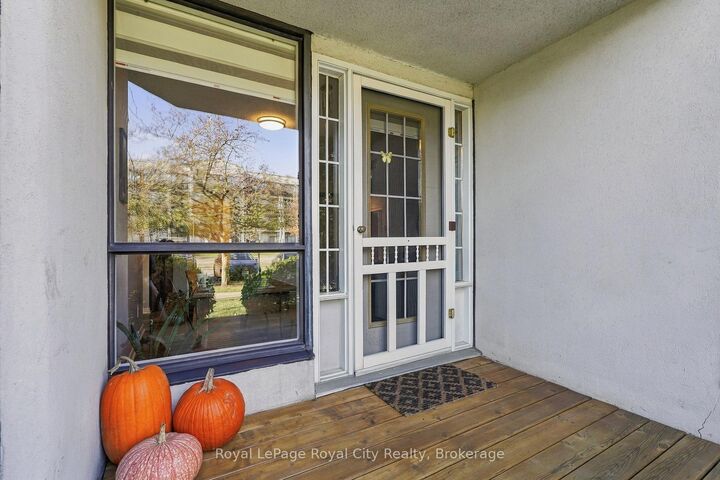 Property Photo:  107 Bagot Street 102  ON N1H 8H5 