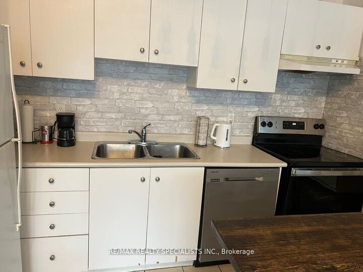 Property Photo:  700 King Street W 519  ON M5V 2Y6 