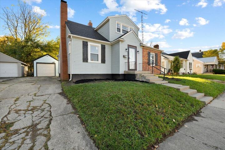 Property Photo:  