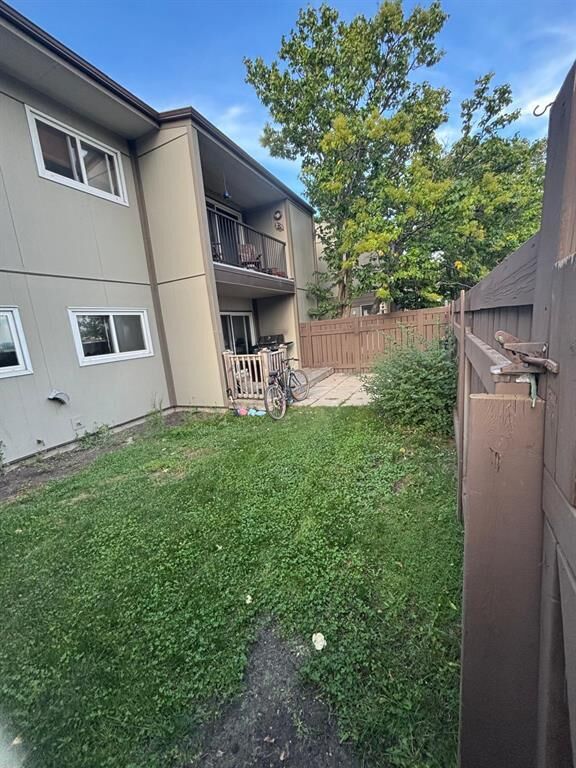 Property Photo: 520 Kenaston Boulevard MB R3N 1Z1