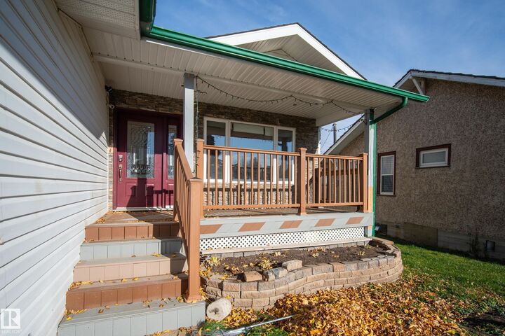 Property Photo:  5024 50 Avenue  AB T0C 1Z0 