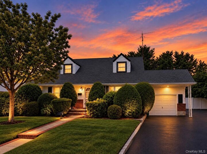 Property Photo:  199 Ronni Drive  NY 11554 