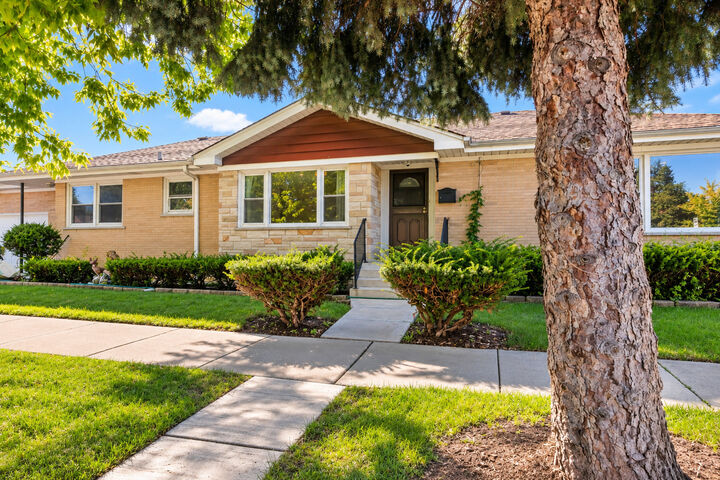 Property Photo:  5701 W Henderson Street  IL 60634 