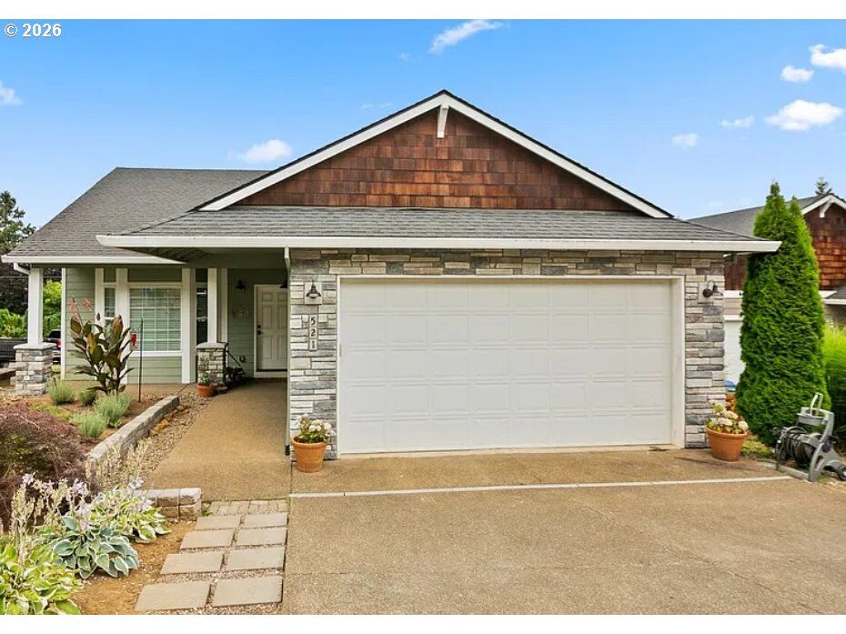 Property Photo: 521 NE Caden Ct OR 97023