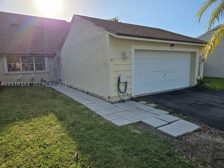 Property Photo:  1354 Pelican Ct  FL 33035 