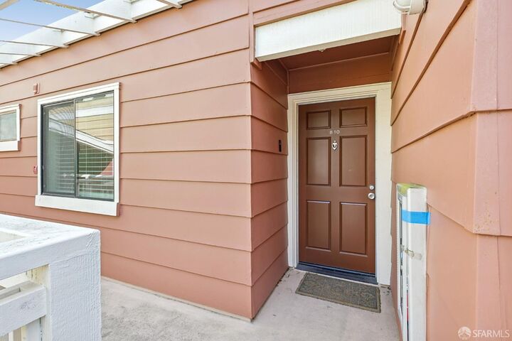 Property Photo: 810 Red Leaf Court CA 94134