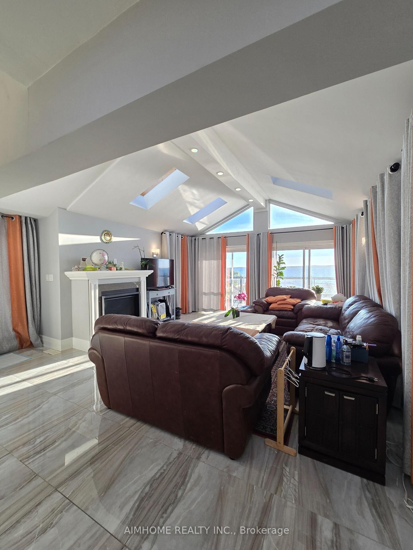 Property Photo:  66A Cooks Bay Drive Rm Primary  ON L4P 1L8 