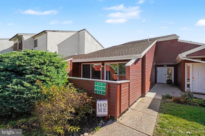 Property Photo: 814 Charlotte Way PA 17025