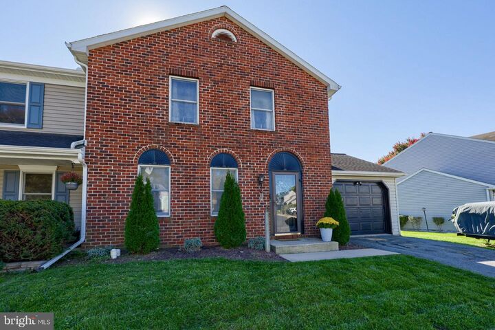 Property Photo:  24 Thornapple Drive  PA 17547 