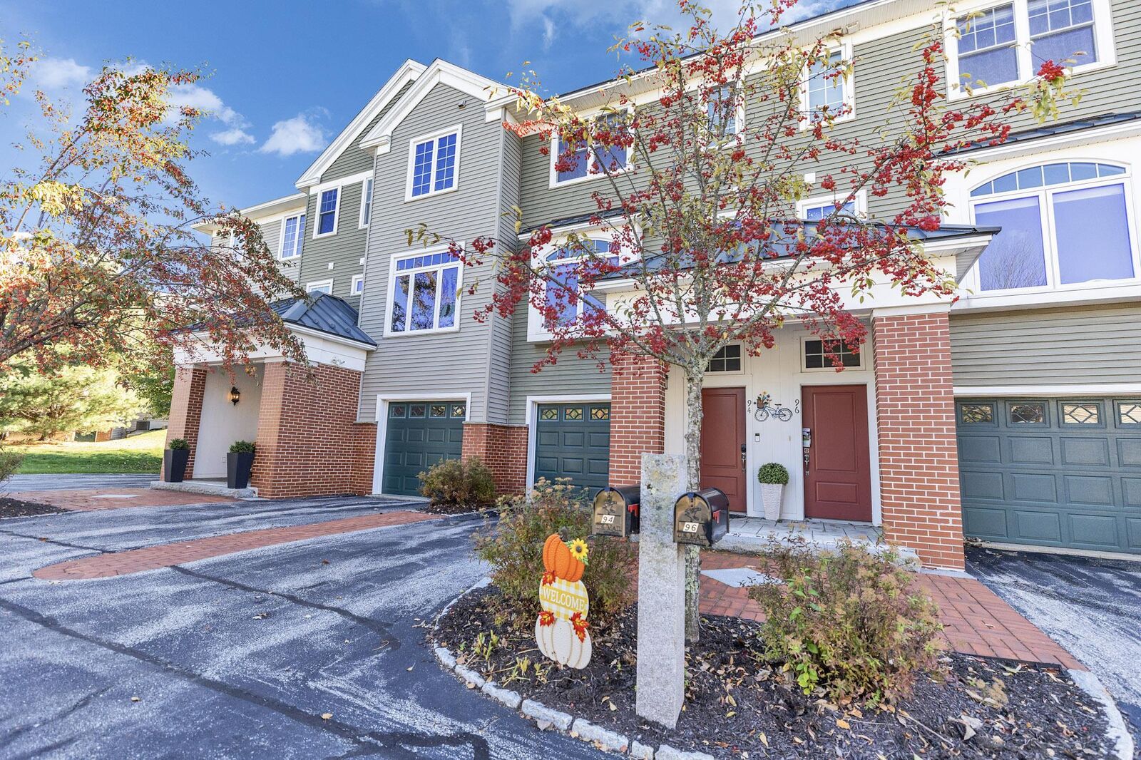 Property Photo: 94 Riverwalk Way NH 03101