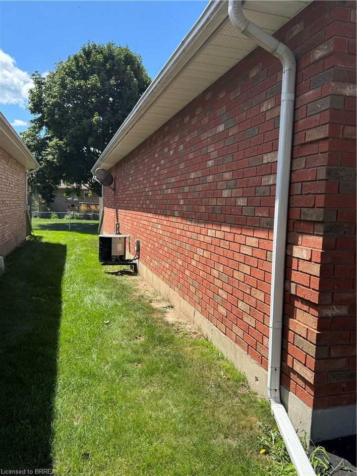Property Photo:  60 Whitlaw Way 16  ON N3L 4C3 