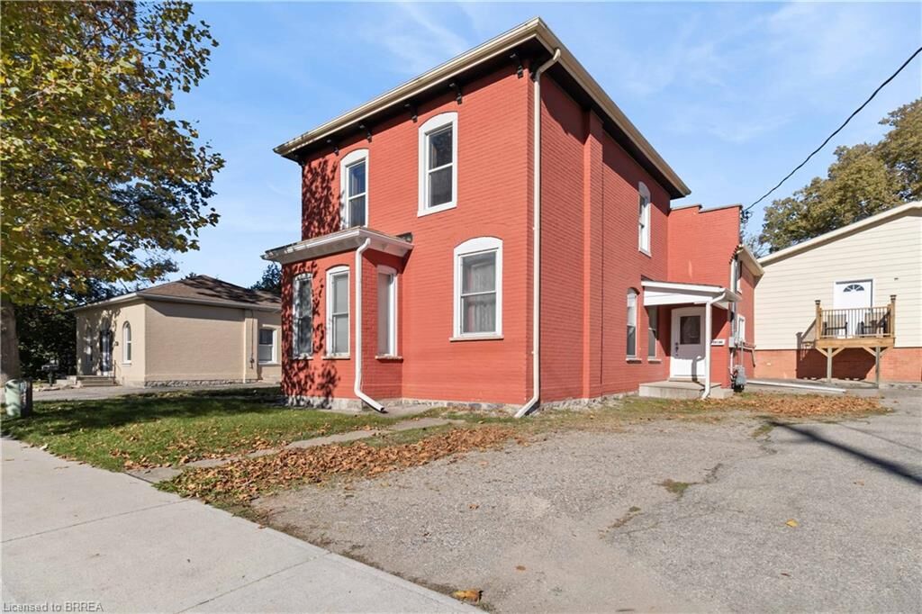 Property Photo:  139 Grand River Avenue Lower  ON N3T 4X5 
