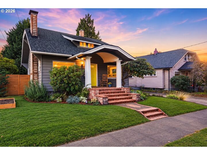 Property Photo:  2116 N Watts St  OR 97217 