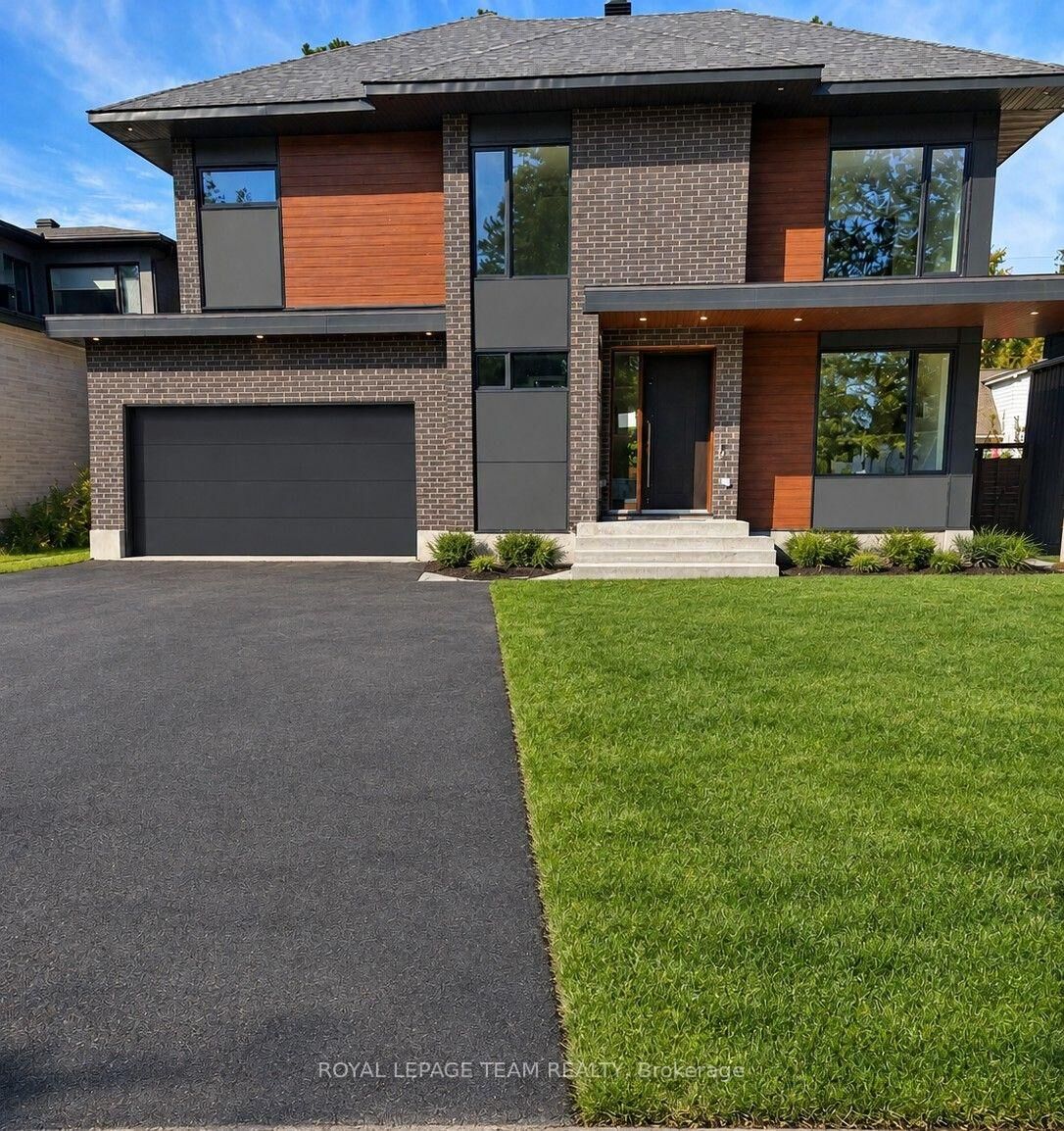 Property Photo:  33 Starwood Road  ON K2G 1Y9 