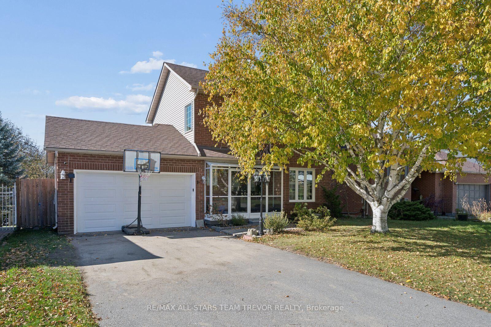 Property Photo:  98 Carrick Avenue  ON L4P 3R6 