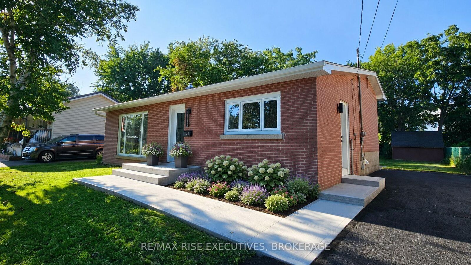 Property Photo:  47 Henry Crescent  ON K7N 1G6 