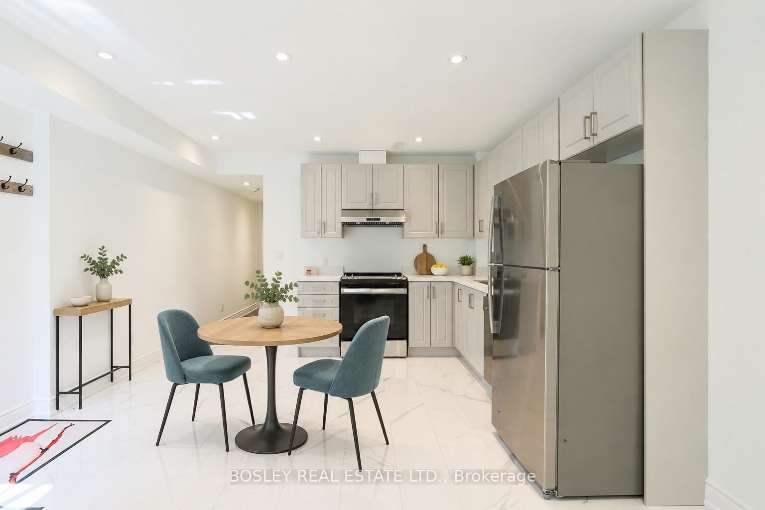 Property Photo:  9 Queen Victoria Street Lower  ON M4J 1E8 