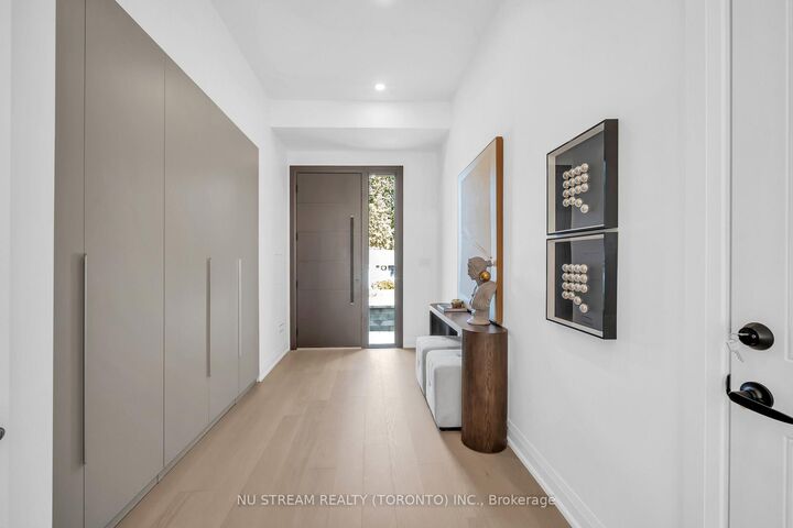Property Photo:  323 Winnifred Drive  ON L4P 3B4 