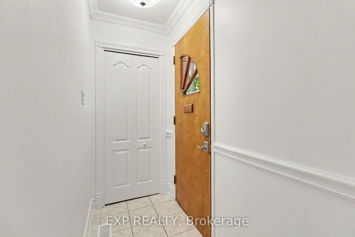 Property Photo:  377 Allen Boulevard  ON K1L 7B4 