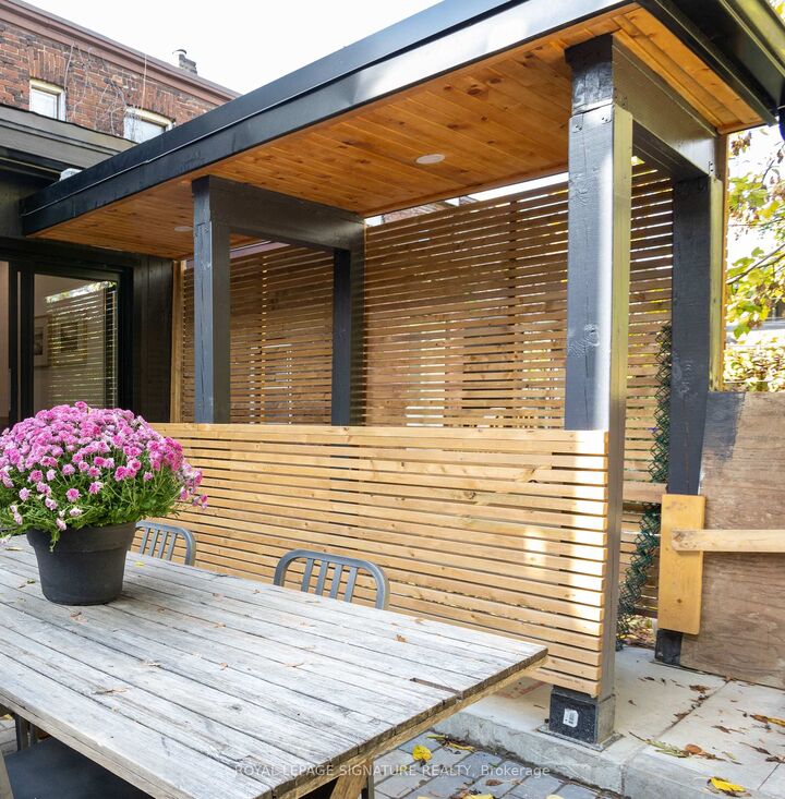 Property Photo:  231 Havelock Street Lower  ON M6H 3B8 