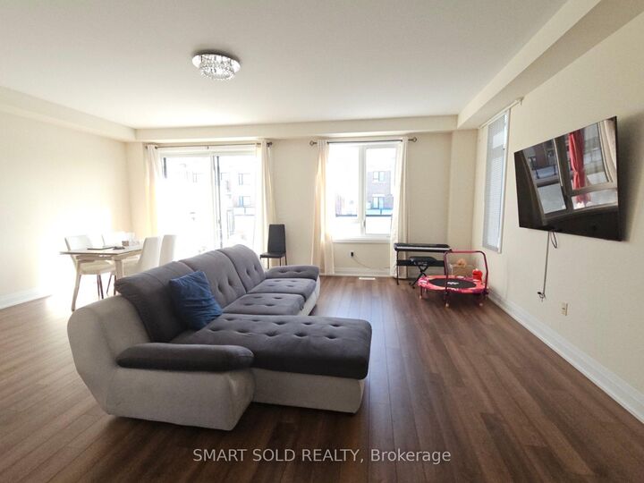 Property Photo:  37 Sparks Street  ON L4G 0Z9 