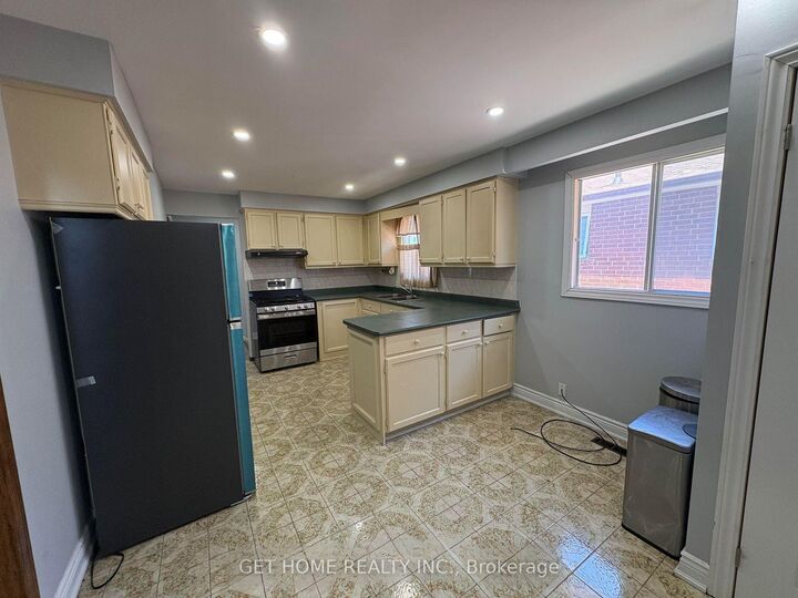 Property Photo: 55 Major Oaks Drive #Main ON L6V 3K1