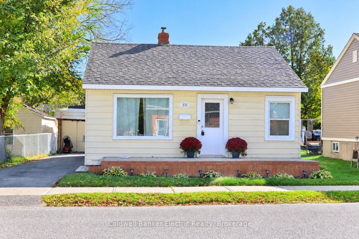 Property Photo:  231 Woodbine Avenue  ON K9H 1N8 