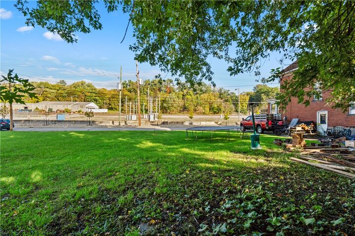 Property Photo: 1112 McIntire Way PA 15014