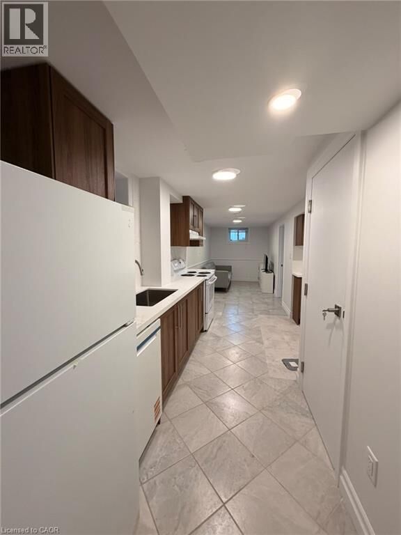 Property Photo:  103 McAnulty Boulevard  ON L8H 3H3 