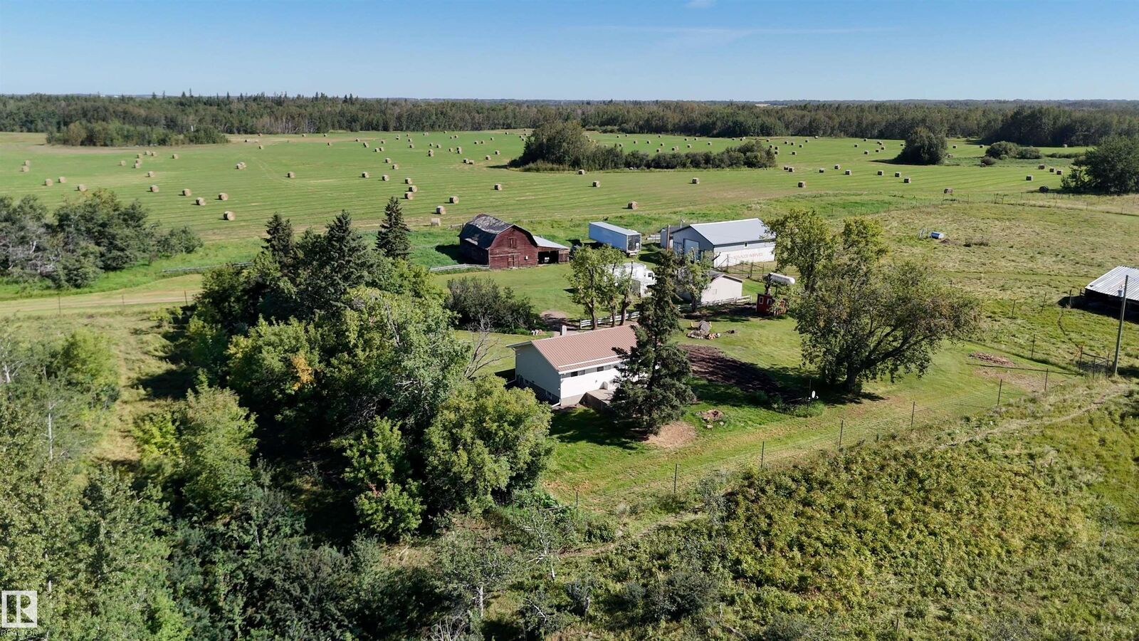 Property Photo:  58231 Rge Rd 222  AB T0A 2V0 