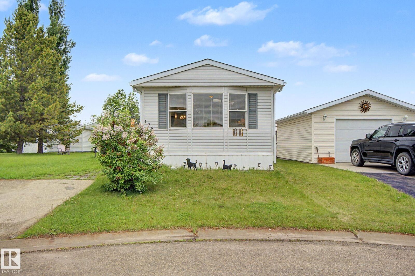 Property Photo:  3400 48 Street  AB T7Z 1W2 