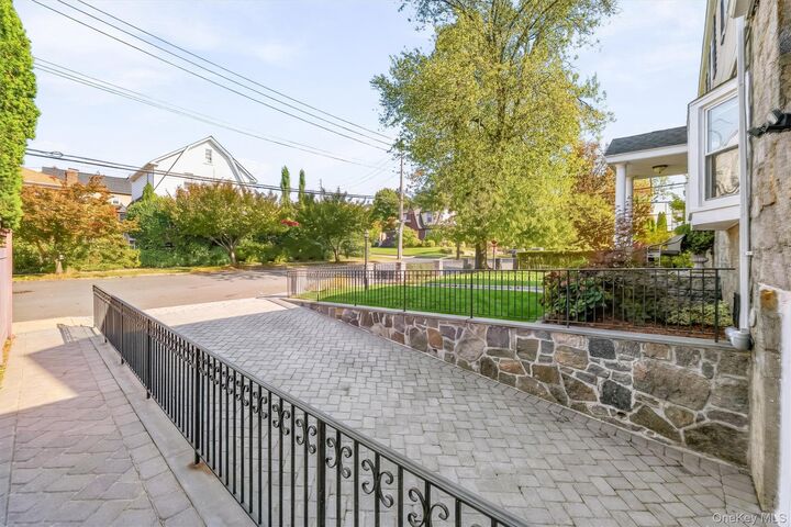 Property Photo:  85 Dunwoodie Street  NY 10704 