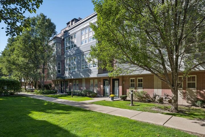 Property Photo:  2321 S Wabash Avenue 4  IL 60616 