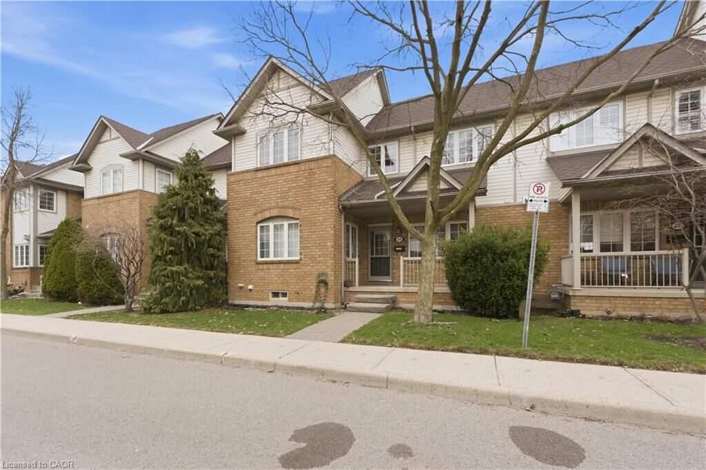 Property Photo:  100 Beddoe Drive 25  ON L8P 4Z2 