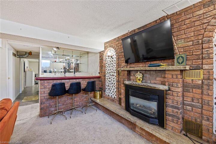 Property Photo:  490 Queen Victoria Drive  ON L8W 1G9 