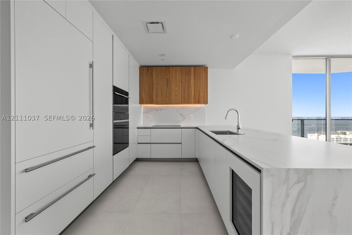 Property Photo:  1400 Biscayne Blvd 4506  FL 33132 