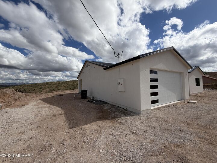 Property Photo:  521 Camino Agosto  AZ 85648 